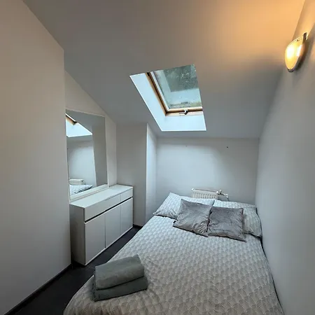 Glow Hostal *