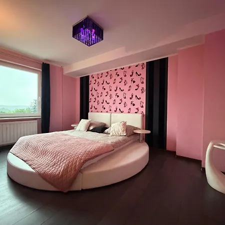 Glow Hostal