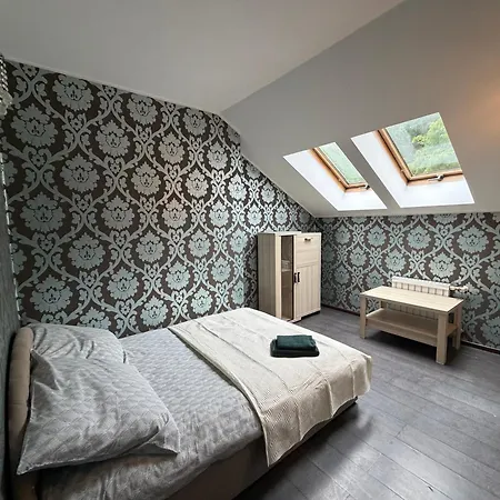 Glow Hostal *