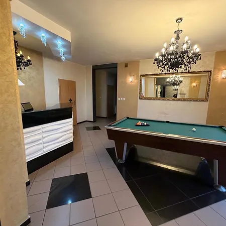 Glow Hostal *