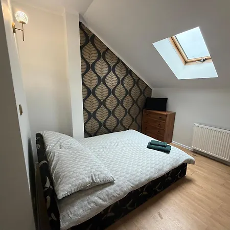 Glow Hostal