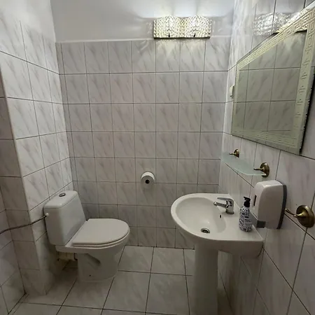 Glow Hostal